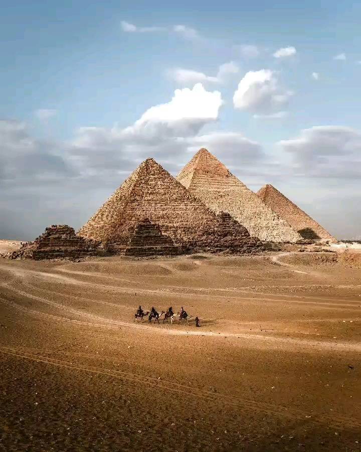 5 Amazing Reasons Why You Must Travel To Visit Egypt.