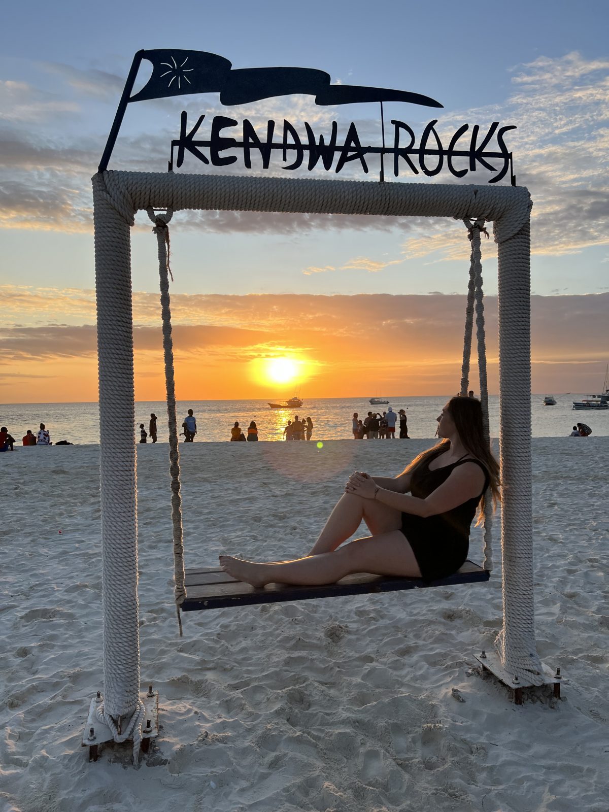 Good times & Tan lines - Image 1